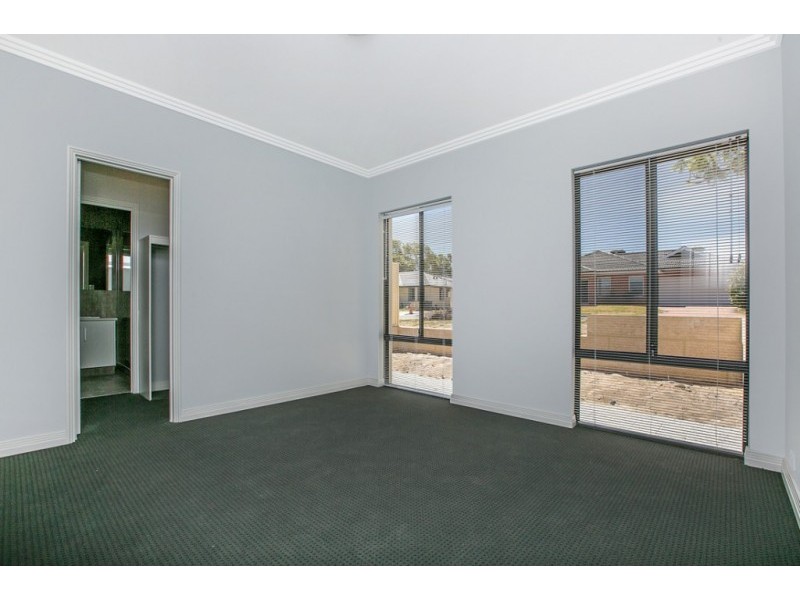 32 Leichardt Street, St James WA 6102