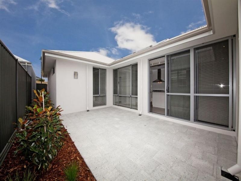 61 Lyon Road, Atwell WA 6164