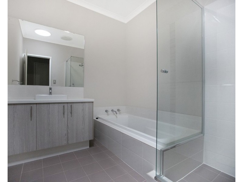 17 Darling Chase, Wandi WA 6167