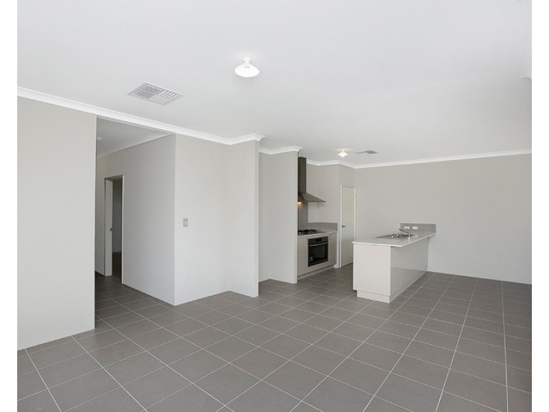 17 Darling Chase, Wandi WA 6167