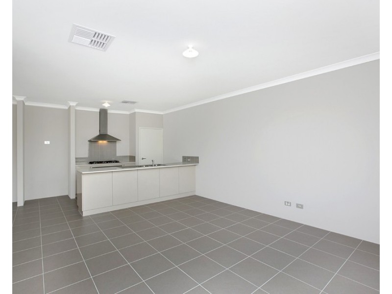 17 Darling Chase, Wandi WA 6167