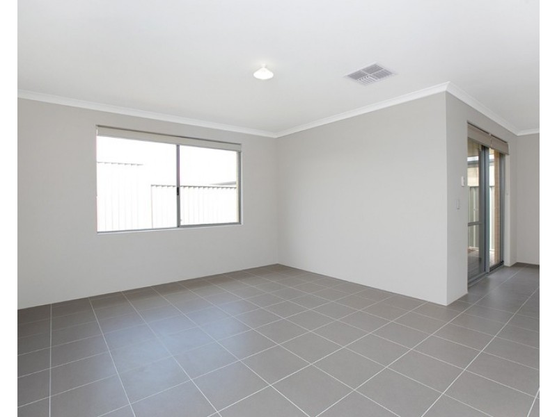 17 Darling Chase, Wandi WA 6167