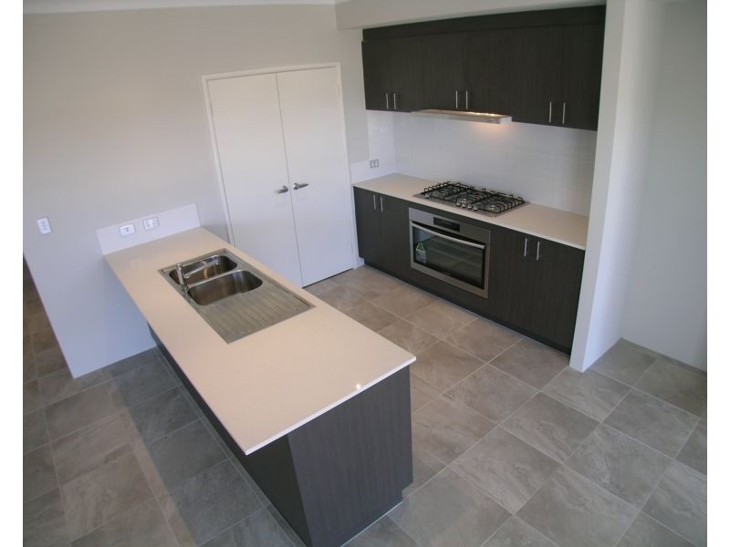 5 Jowett Lane, Piara Waters WA 6112