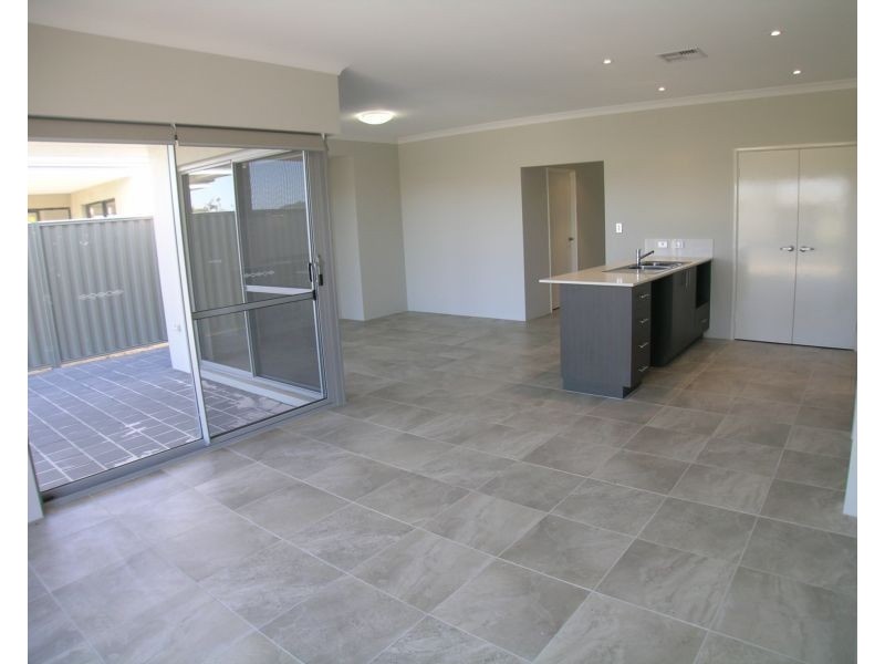 5 Jowett Lane, Piara Waters WA 6112