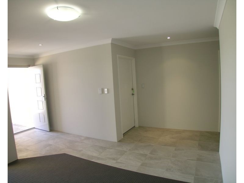 5 Jowett Lane, Piara Waters WA 6112