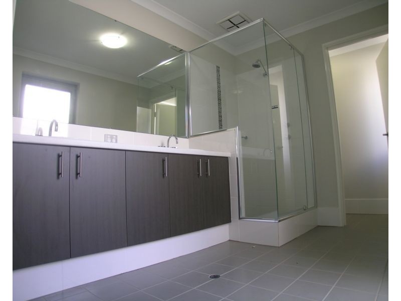 5 Jowett Lane, Piara Waters WA 6112