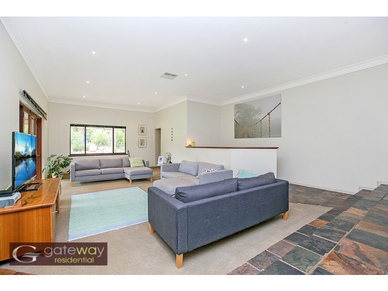 24 Lakes Way, Jandakot WA 6164