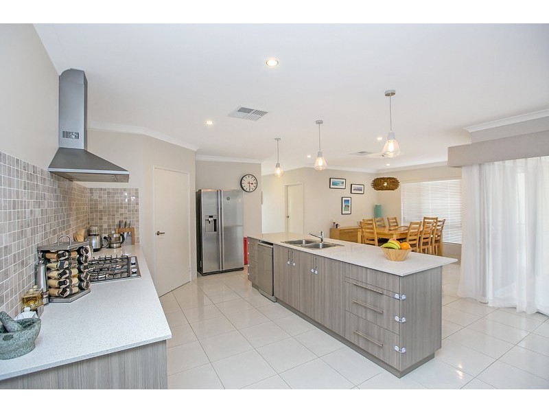 49 Murrumbidgee Drive, Hammond Park WA 6164