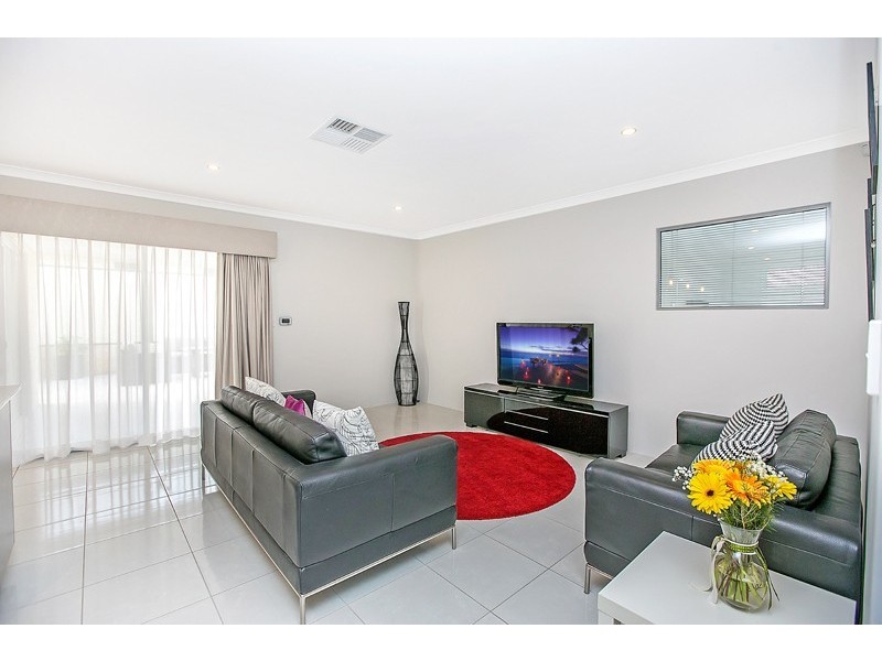 49 Murrumbidgee Drive, Hammond Park WA 6164