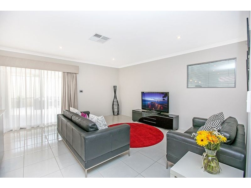 49 Murrumbidgee Drive, Hammond Park WA 6164