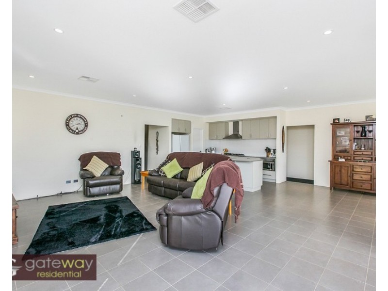 15 Templetonia Rise, Munster WA 6166