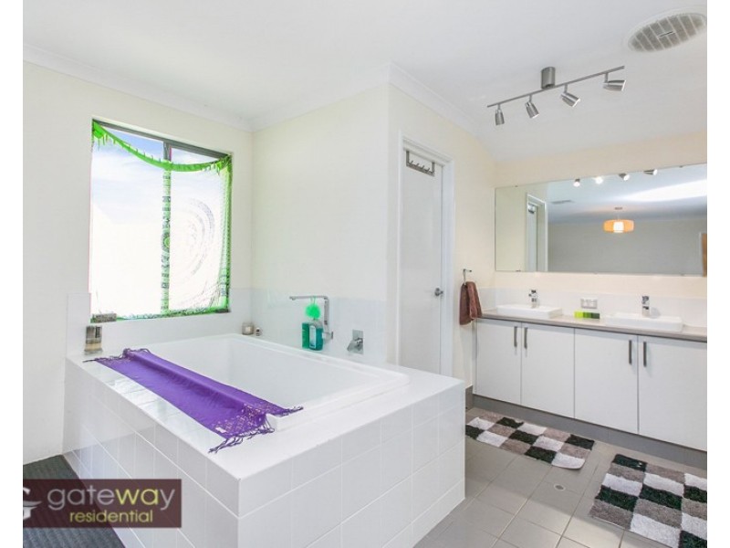 15 Templetonia Rise, Munster WA 6166