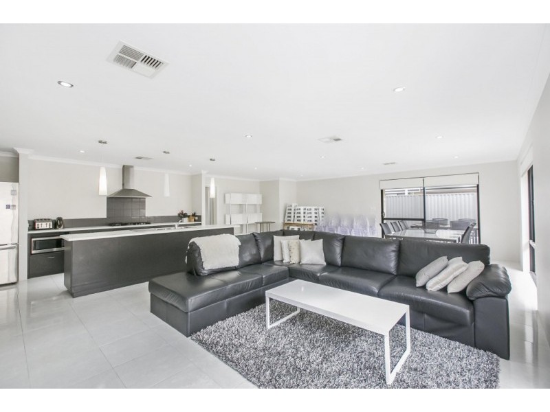 9 Aleppo Street, Aubin Grove WA 6164