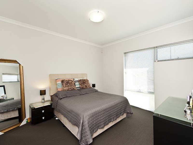 77 Lambeth Circle, Wellard WA 6170
