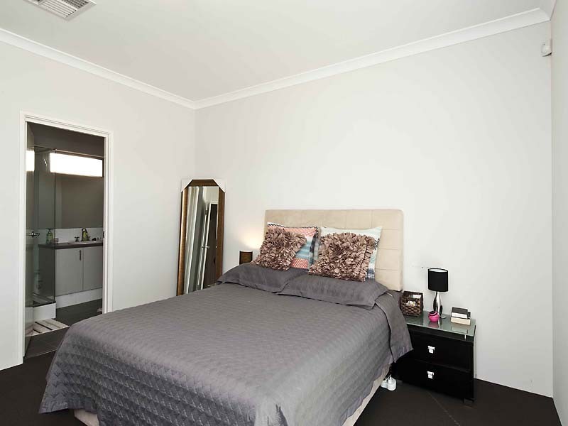 77 Lambeth Circle, Wellard WA 6170