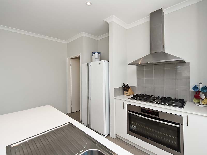 77 Lambeth Circle, Wellard WA 6170