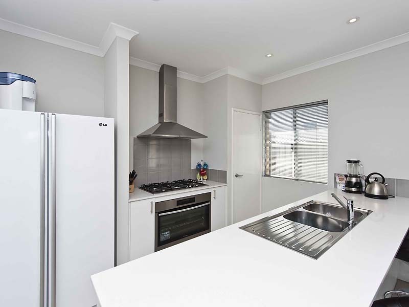 77 Lambeth Circle, Wellard WA 6170