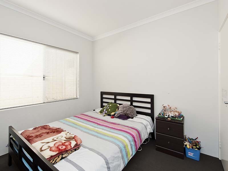 77 Lambeth Circle, Wellard WA 6170