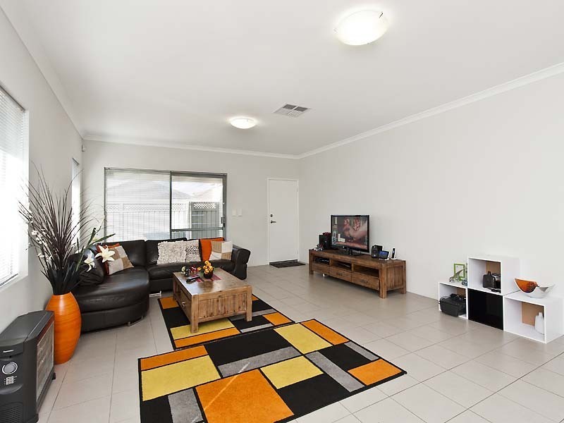 77 Lambeth Circle, Wellard WA 6170