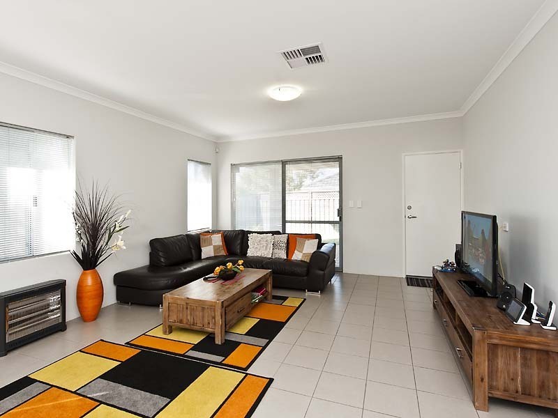 77 Lambeth Circle, Wellard WA 6170
