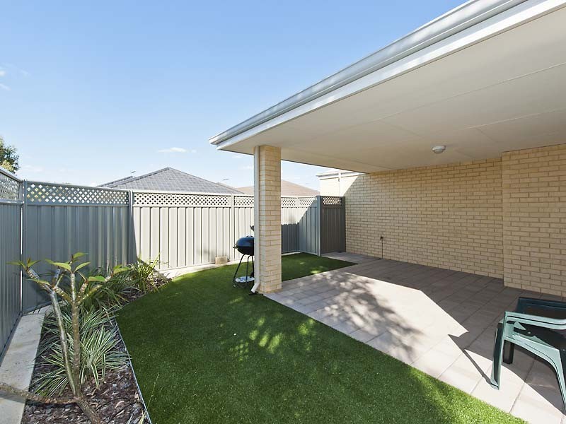 77 Lambeth Circle, Wellard WA 6170