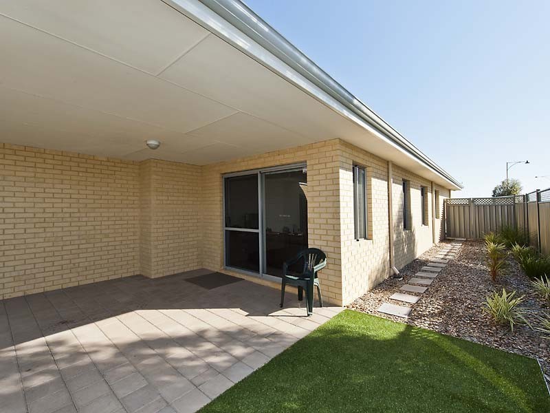 77 Lambeth Circle, Wellard WA 6170