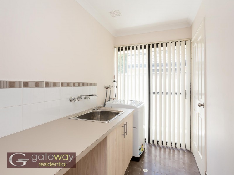 4 Cotswold Parade, Aubin Grove WA 6164