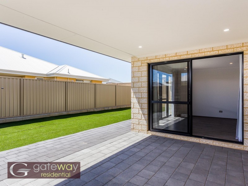 4 McIntosh Street, Hammond Park WA 6164