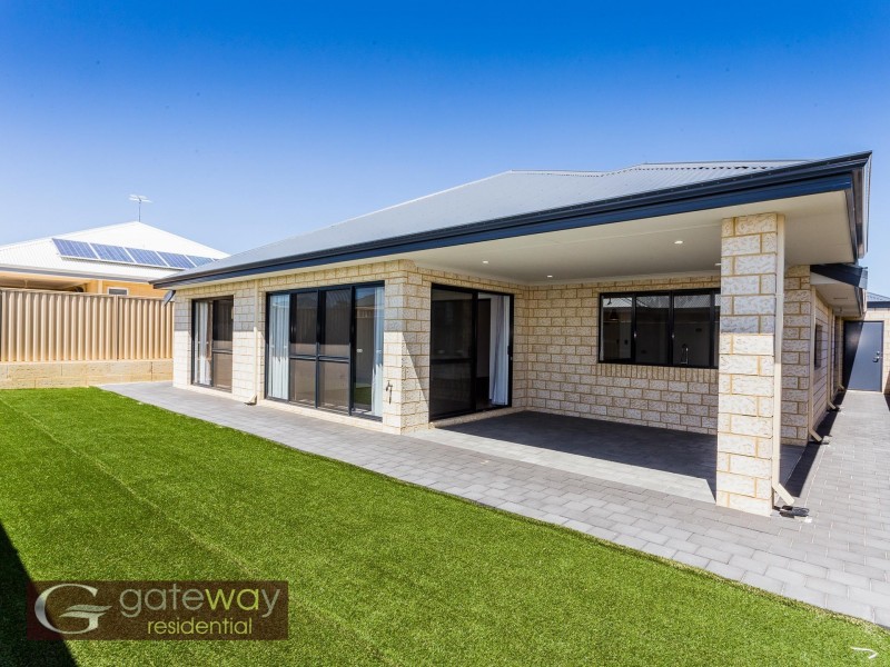 4 McIntosh Street, Hammond Park WA 6164