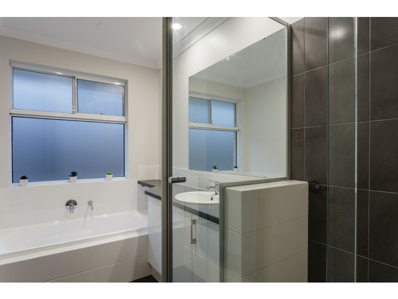 10 Howe Street, Beeliar WA 6164