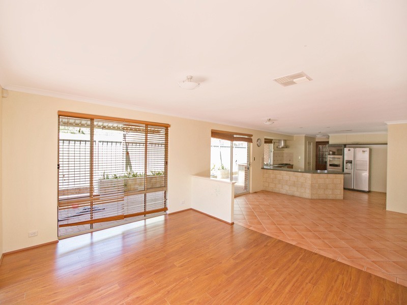 6 Connolly Mews, Atwell WA 6164