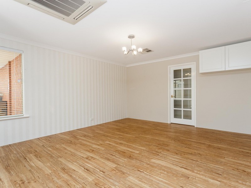 210 Glen Iris Drive, Jandakot WA 6164