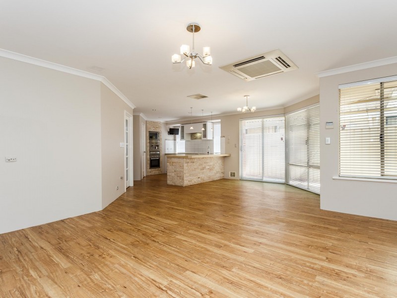 210 Glen Iris Drive, Jandakot WA 6164
