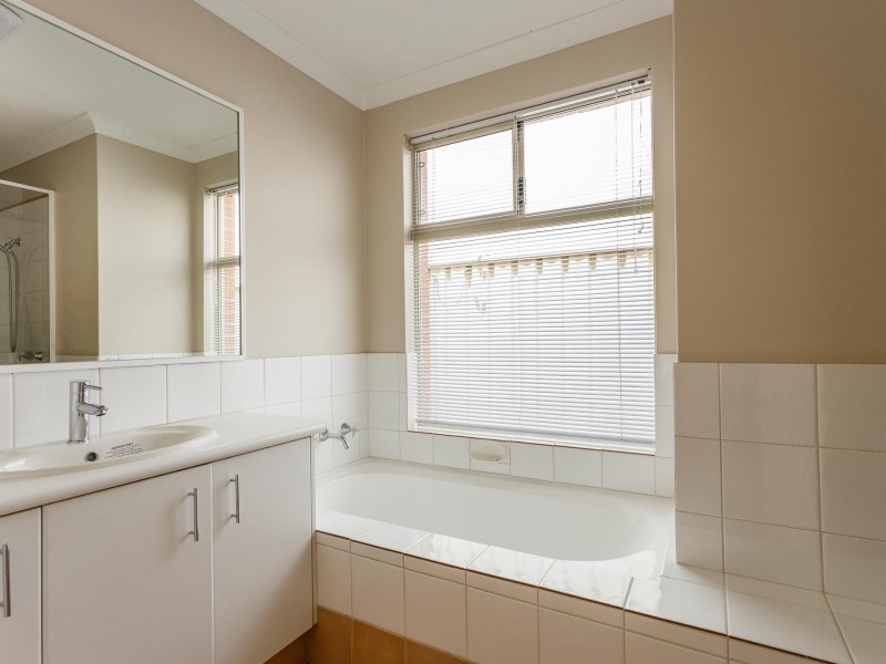 210 Glen Iris Drive, Jandakot WA 6164