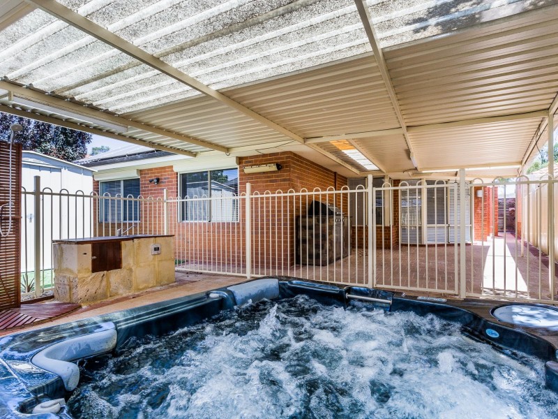 210 Glen Iris Drive, Jandakot WA 6164