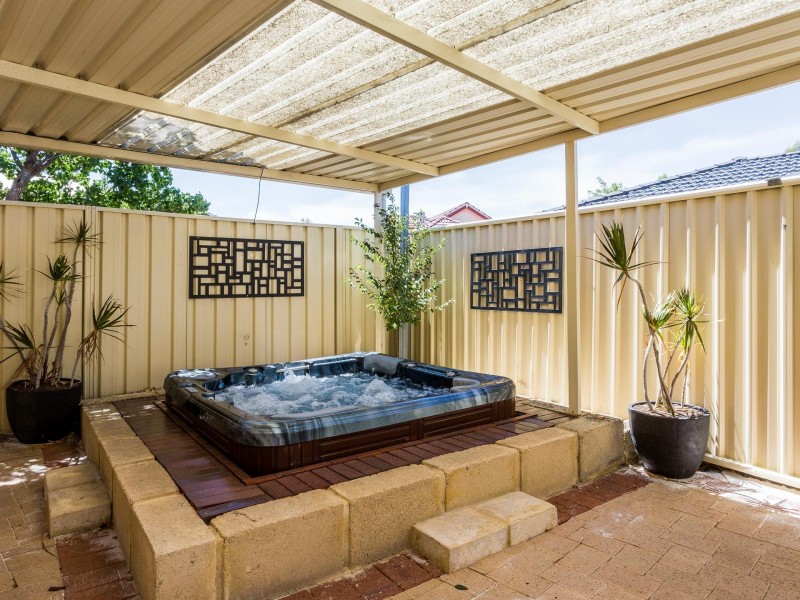 210 Glen Iris Drive, Jandakot WA 6164