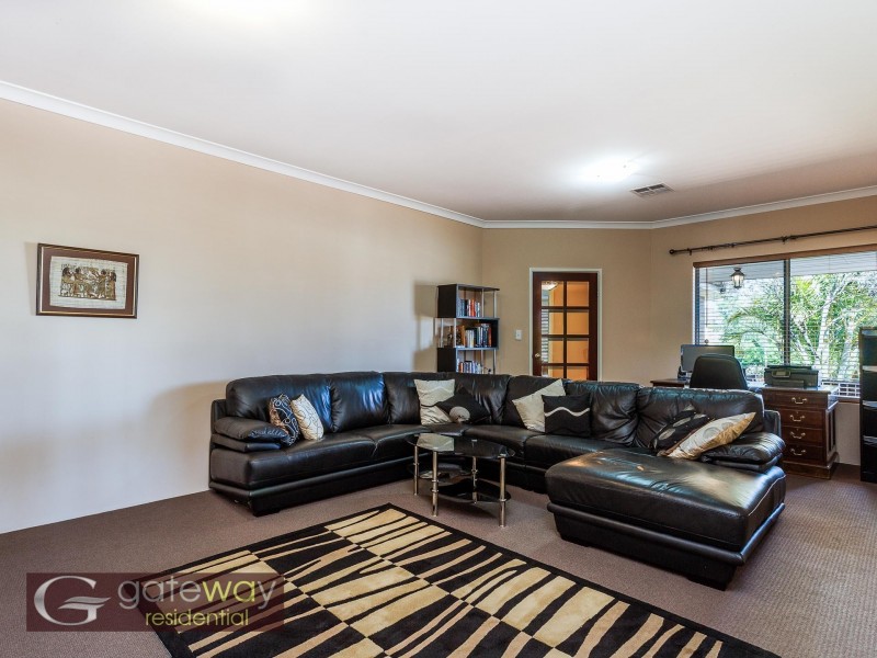 1 Hunter Way, Hammond Park WA 6164