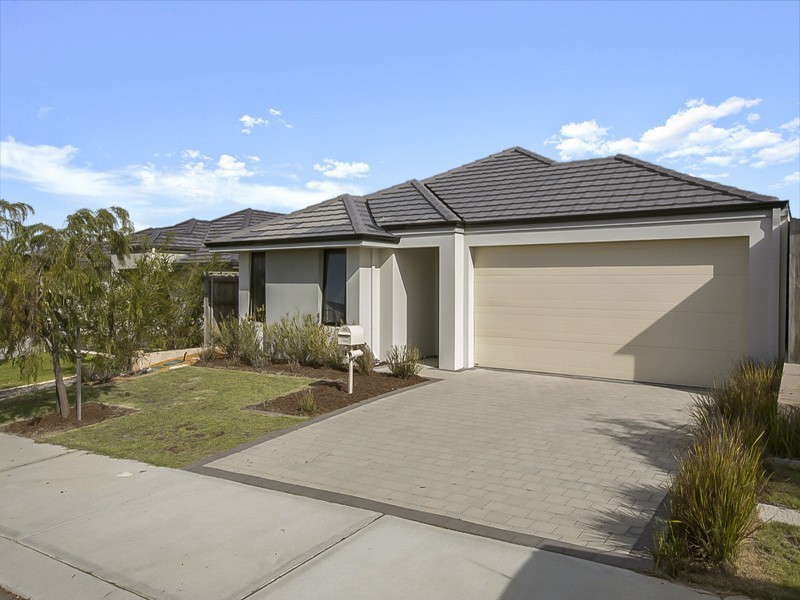 18 Midgegooroo Street, Ellenbrook WA 6069