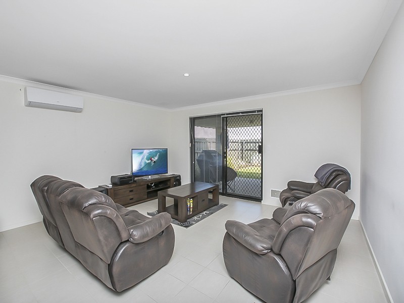 18 Midgegooroo Street, Ellenbrook WA 6069