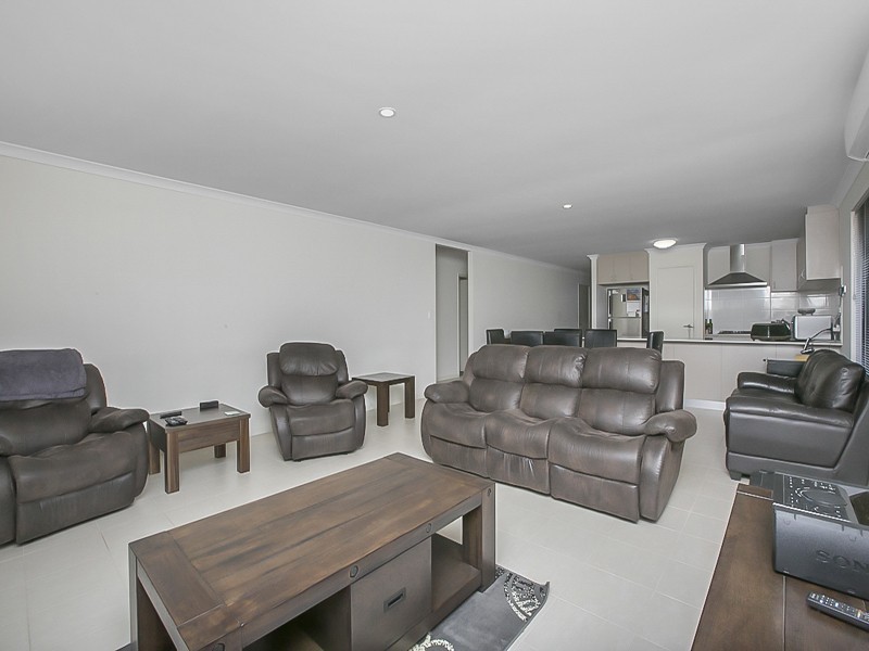 18 Midgegooroo Street, Ellenbrook WA 6069