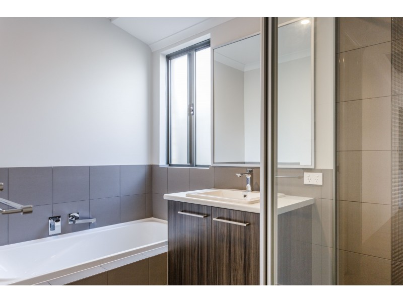 6 Burrowa Approach, Wandi WA 6167