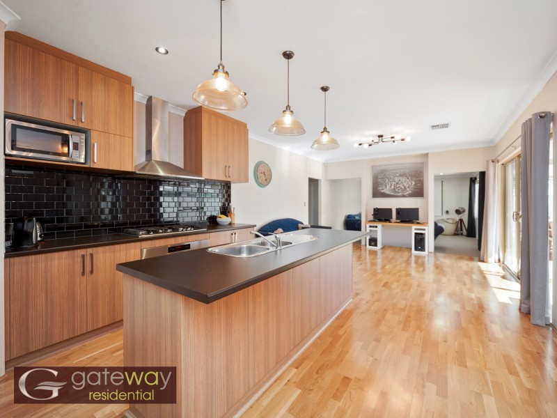 2 Firebrace Elbow, Canning Vale WA 6155