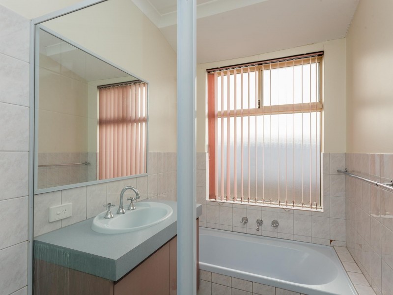 36 Baningan Avenue, Success WA 6164