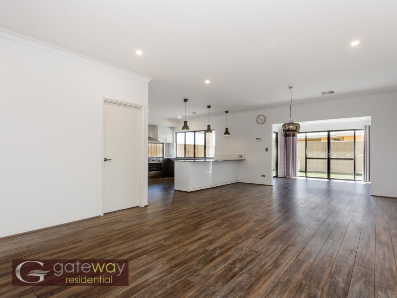 4 McIntosh Street, Hammond Park WA 6164