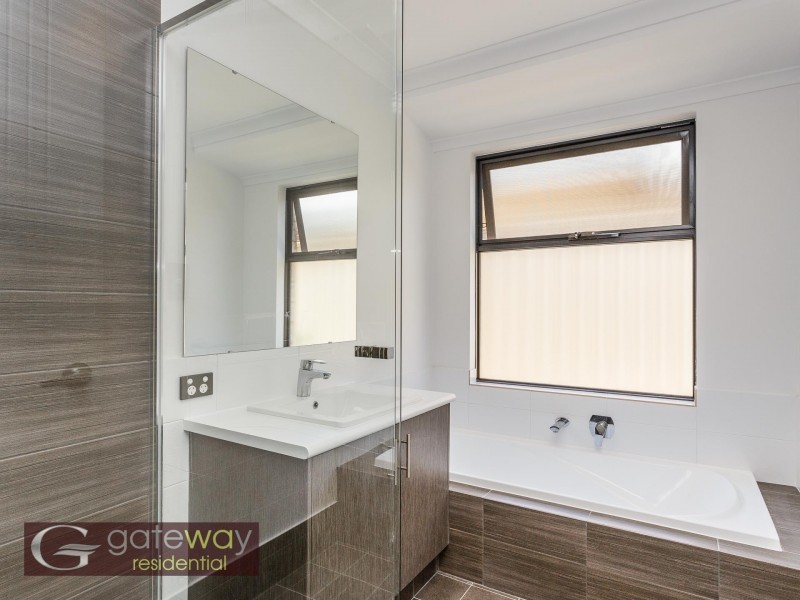 4 McIntosh Street, Hammond Park WA 6164