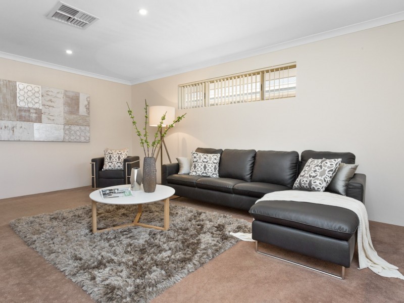 8 Cotswold Parade, Aubin Grove WA 6164