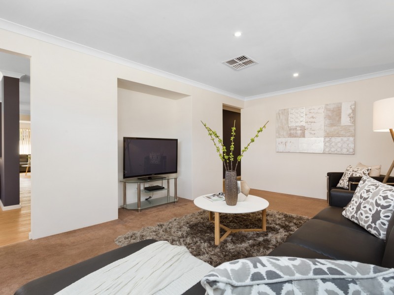 8 Cotswold Parade, Aubin Grove WA 6164