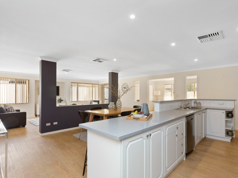 8 Cotswold Parade, Aubin Grove WA 6164