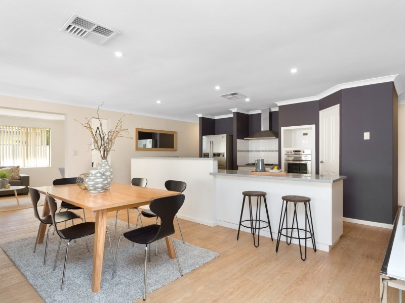 8 Cotswold Parade, Aubin Grove WA 6164