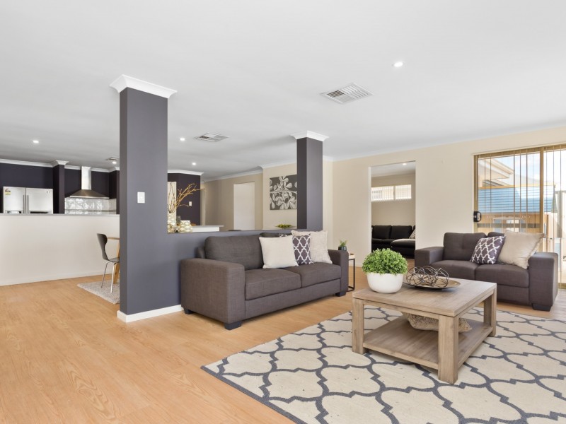 8 Cotswold Parade, Aubin Grove WA 6164